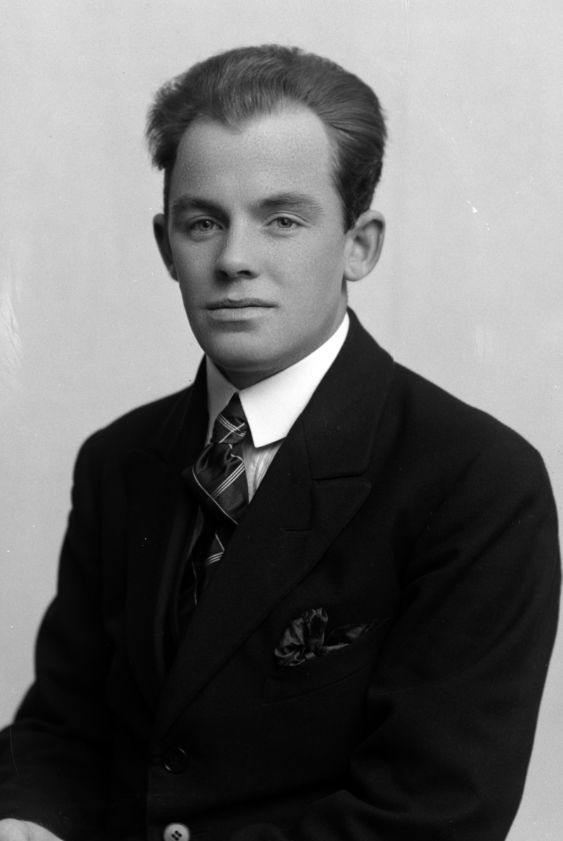 Christian Grundseth, KIRKEBY SIGURD, HALVFIG. , 28920