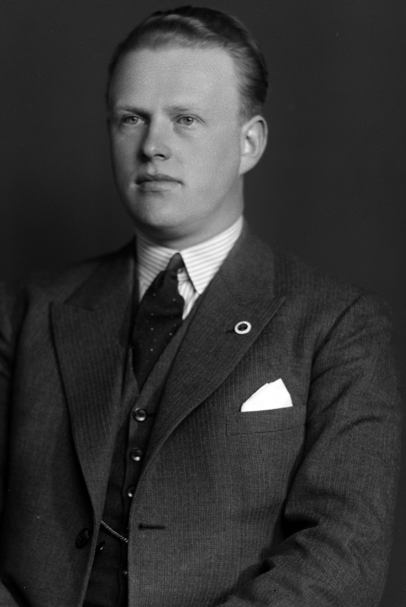 Christian Grundseth, KNUDSEN HOTELEIER, HALVFIG. , MANN, 36944