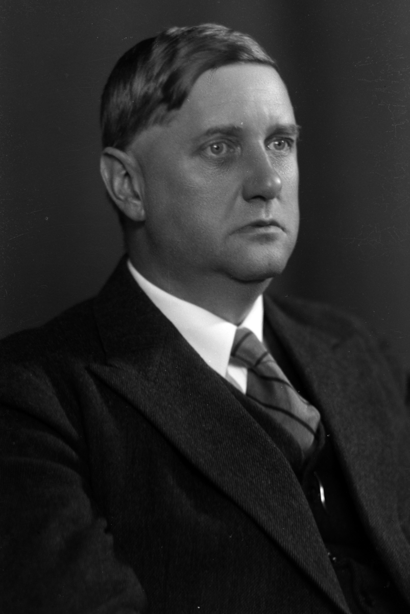 Christian Grundseth, KRISTIANSEN ARKIVAR, HALVFIG. , MANN, 37201