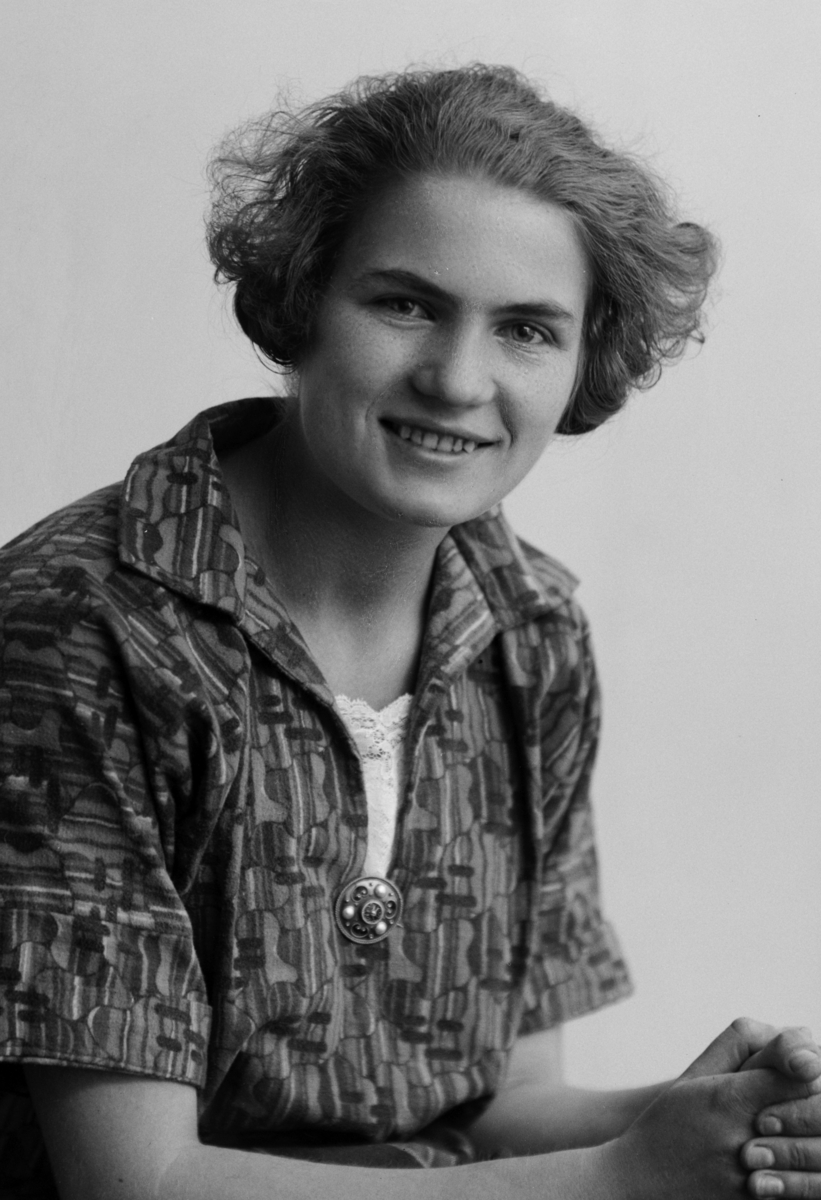 Christian Grundseth, LUND INGRID, HALVFIG. , 28734