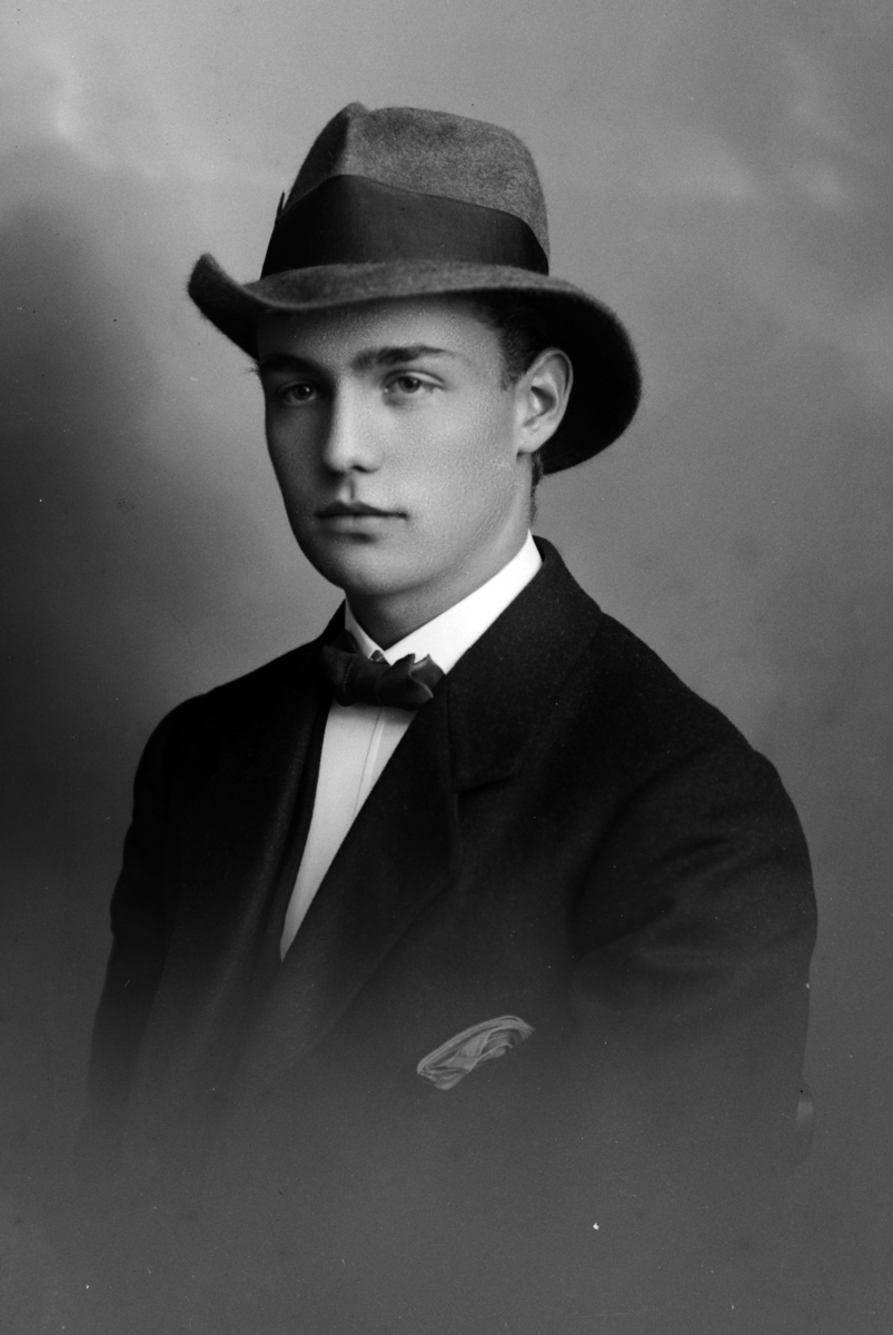 Christian Grundseth, LUND SVERRE, HALVFIG. , 20425