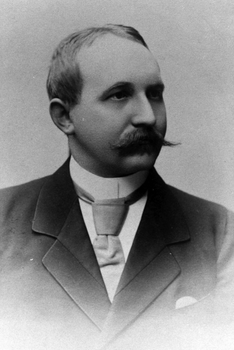 Christian Grundseth, MAGNUSSEN FRU, REPRO: MANN, HALVFIG. , 24461