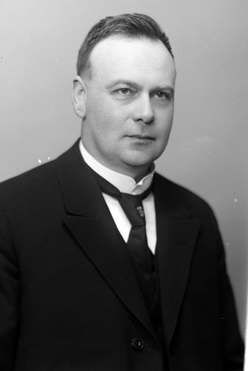 Christian Grundseth, MAGNÆS LEKTOR, HALVFIG. , 34207