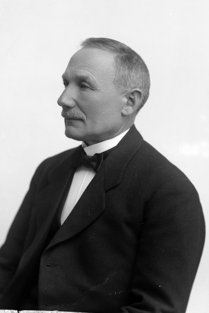Christian Grundseth, MYHRE LÆRER, HALVFIG. , 25274