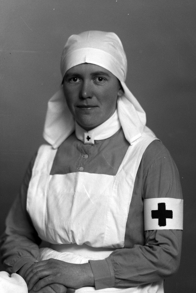 Christian Grundseth, PERNILLE SØSTER, FINSAL, RØDE KORS-DRAKT, 36921