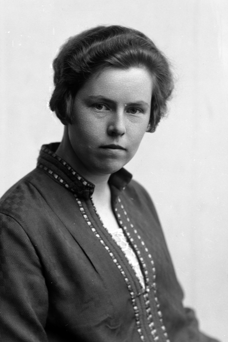 Christian Grundseth, RAKNERUD KIRSTEN, HALVFIG. , 32065