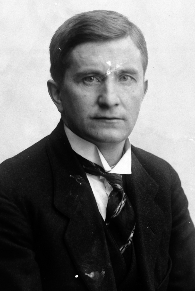 Christian Grundseth, SAUGSTAD KJØPMANN, HALVFIG. , SERTFIKAT, 29387
