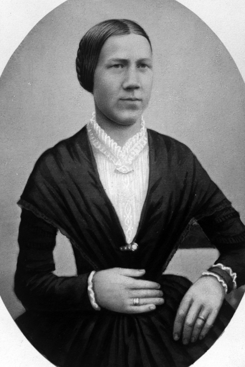 Christian Grundseth, JULIANE "JULIE" PLATOU 1829-1860 GIFT MED OLE ØSTBYE 1825-1897. REPRO