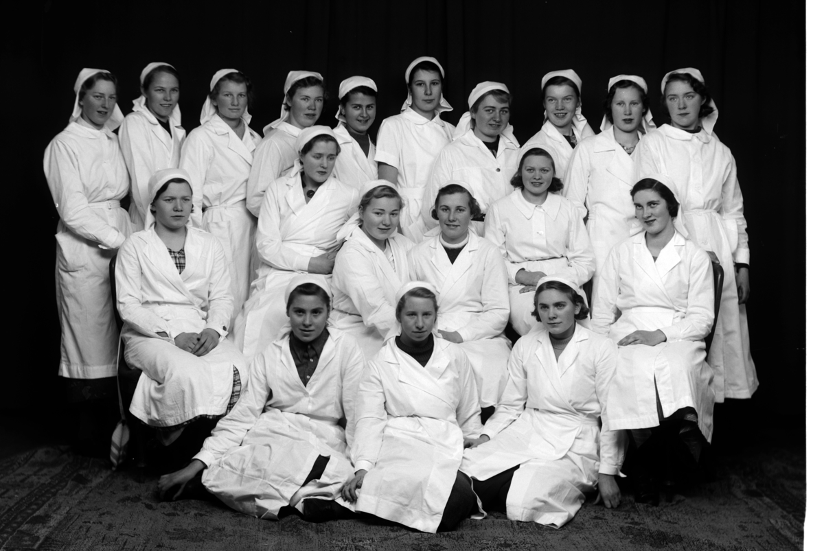 Christian Grundseth, HAMAR KOMMUNALE HUSMORSKOLE, GR: 19, UKJENTE ELEVER HØSTEN 1935.