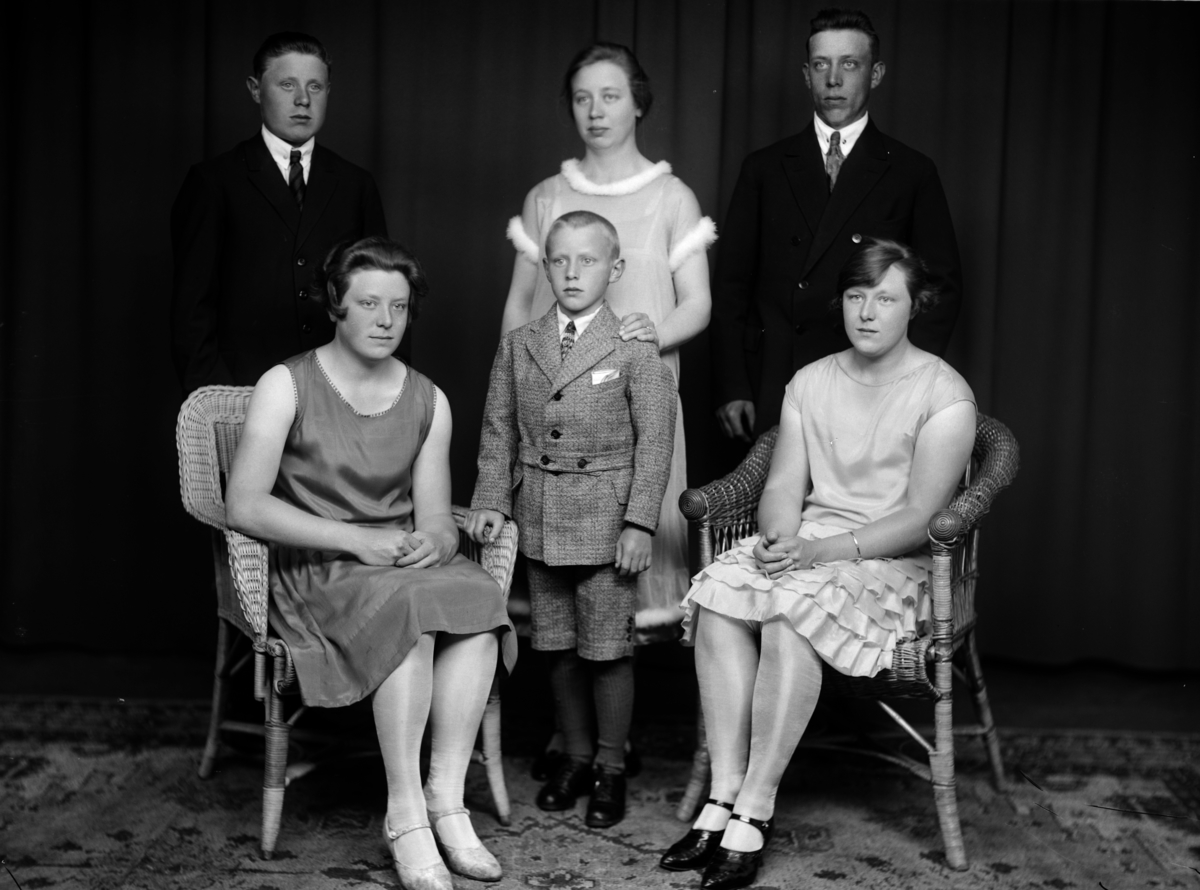 Christian Grundseth, KARSET HELGE, BARNA, VANG I HAMAR, GR: 6, 33010.