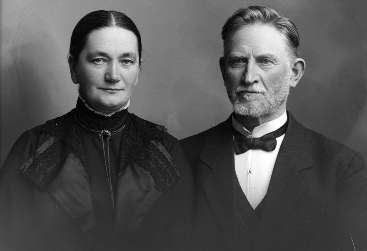 Christian Grundseth, Marie Lous Selmer 1930-? og sogneprest Jens Christian Thorvald Selmer 1850-1930 SELMER PASTOR, VANG, GR: 2, EKTEPAR, 24628.