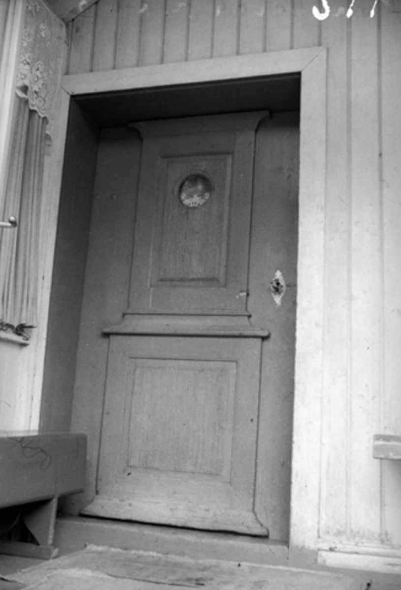 Toralv Bleken-Nilssen, GÅLÅS. NEDRE. FURNES i Ringsaker. DØR. VINDU. 771-1, FØDERÅDSBYGNING.