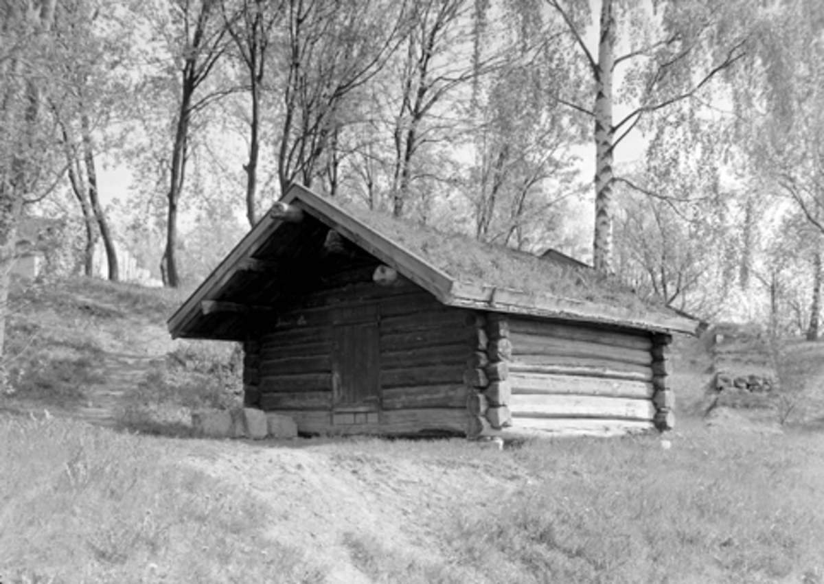 Anno Domkirkeodden, HDH. 73. TØMMERKOIE. EKSTR. FRONT. SØR FOR. HDH. 10.
