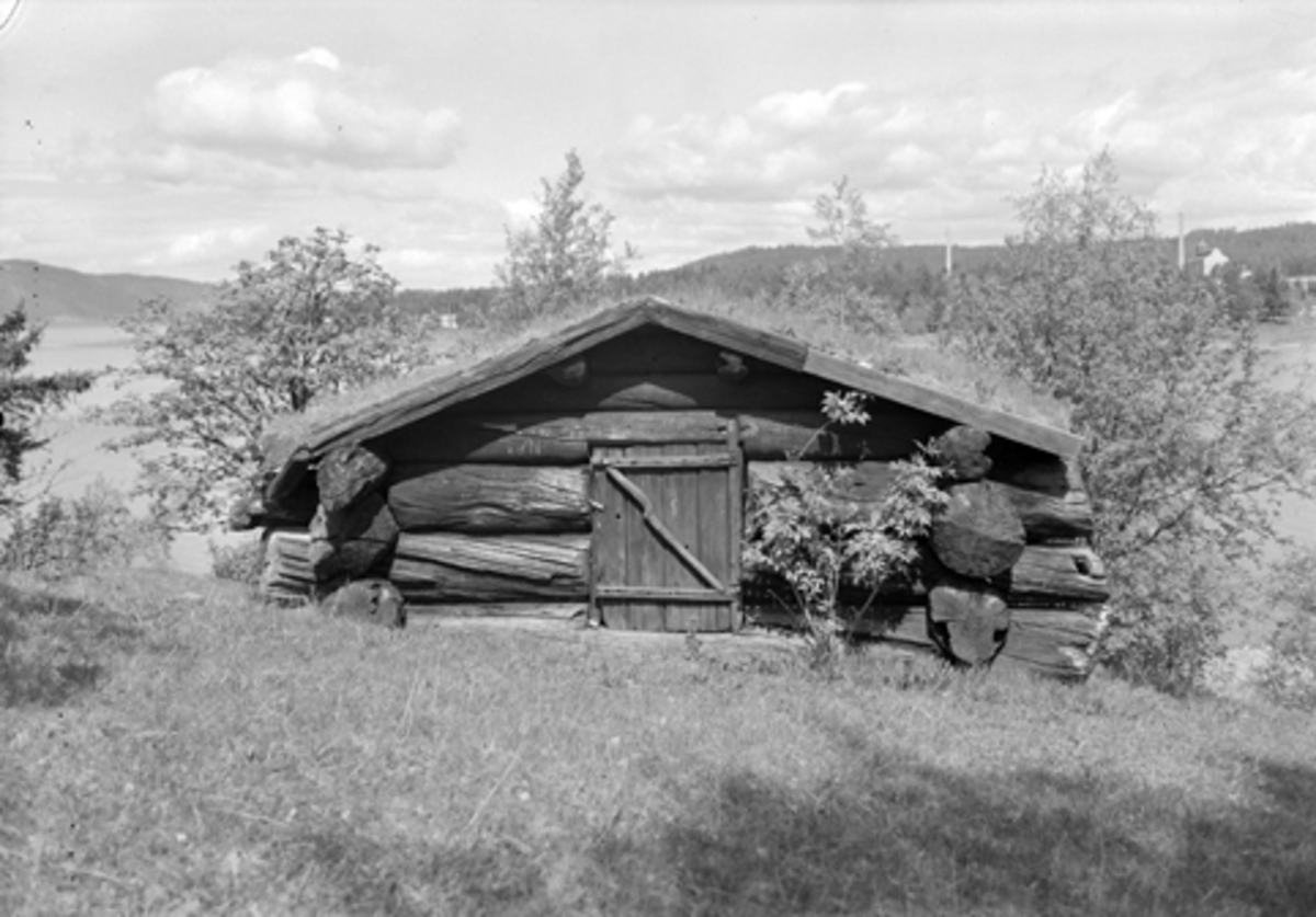 Anno Domkirkeodden, HDH. 74. TØMMERKOIE. EKSTR. FRONT. NEDBRENT 1989.