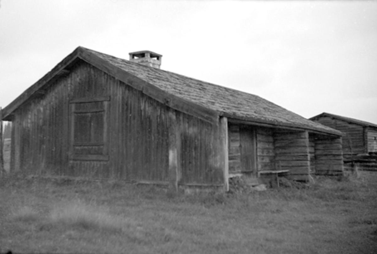 Toralv Bleken-Nilssen, BR. DALEN SETER, STØRHUS, HOL, FURNES, 1946. Har opprinnelig tilhørt Busterud, Vang i Hamar kommune.