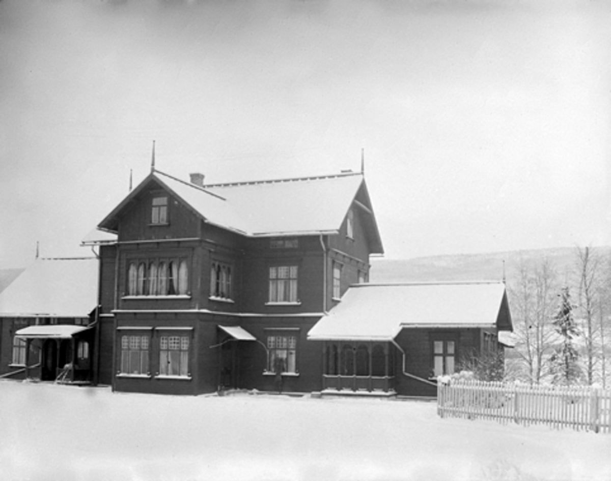 Anno Domkirkeodden, ORDFØRER RUDS (?) HUS "NEGÅRD", STORELVDAL. TEGNET AV A. HALVORSEN. GLASSPLATE.