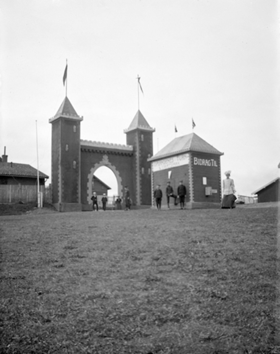 Anno Domkirkeodden, PORTAL VED LANDSTURNSTEVNET, 1907, HAMAR, UTSTILLINGSPLASSEN, GLASSPLATE.