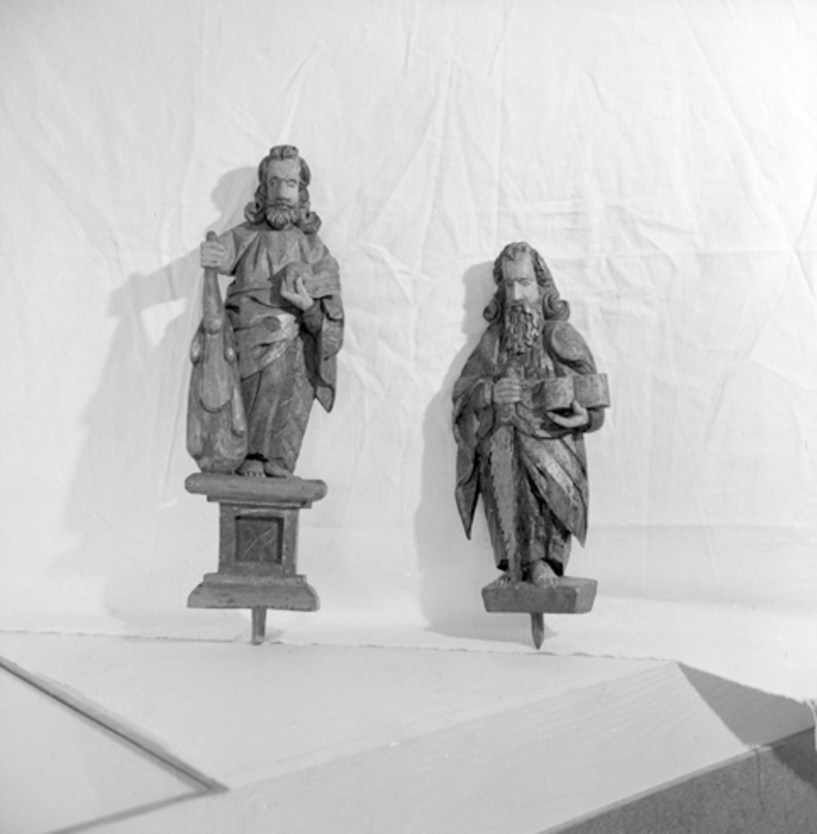 Anno Domkirkeodden, GJENST. FOTO, TRESKURD, FIGUR FRA VANG KIRKE i Hamar, JORDPÅKASTELSESSPADE, ST. LAURENTIUS TOMTER KIRKE.