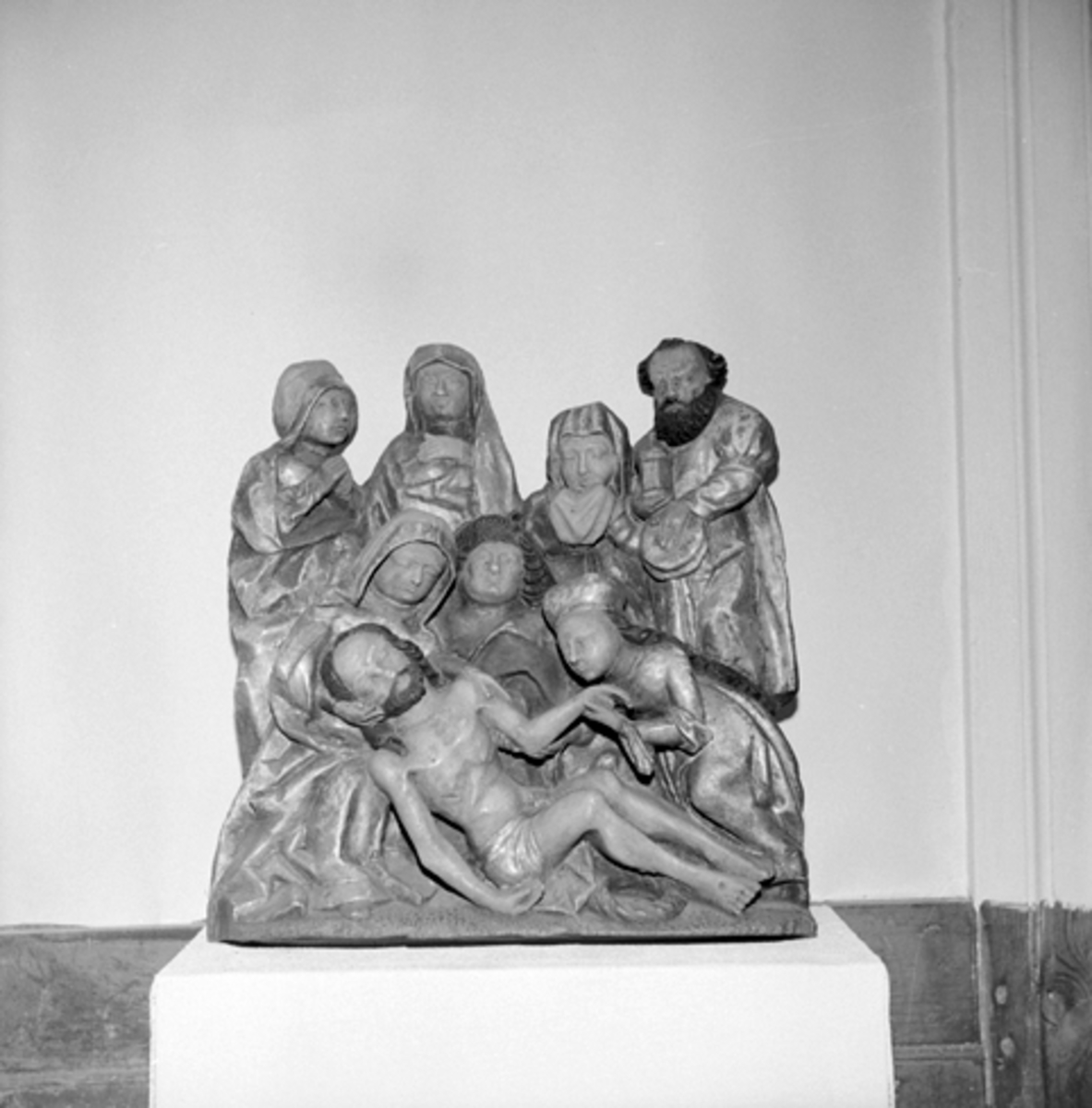 Anno Domkirkeodden, GJENST. , FURNES KIRKE i Ringsaker, ALTERSKAP, DETALJ.