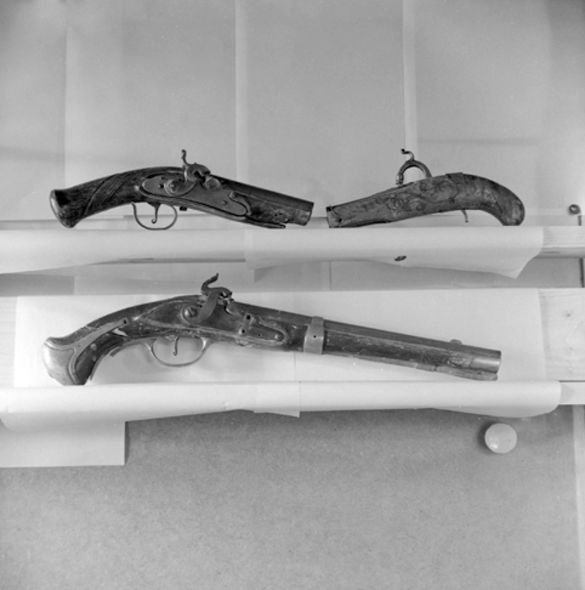 Anno Domkirkeodden, GJENST. , FOTO, 3 PISTOLER.