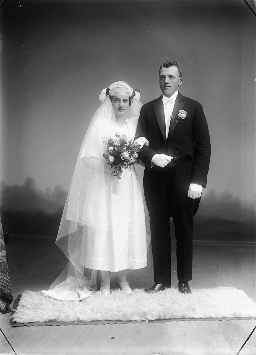 Martin Finborud, BRUDEFOTO. BJARNE LANG-REE OG JULIE RØHNEBÆK.