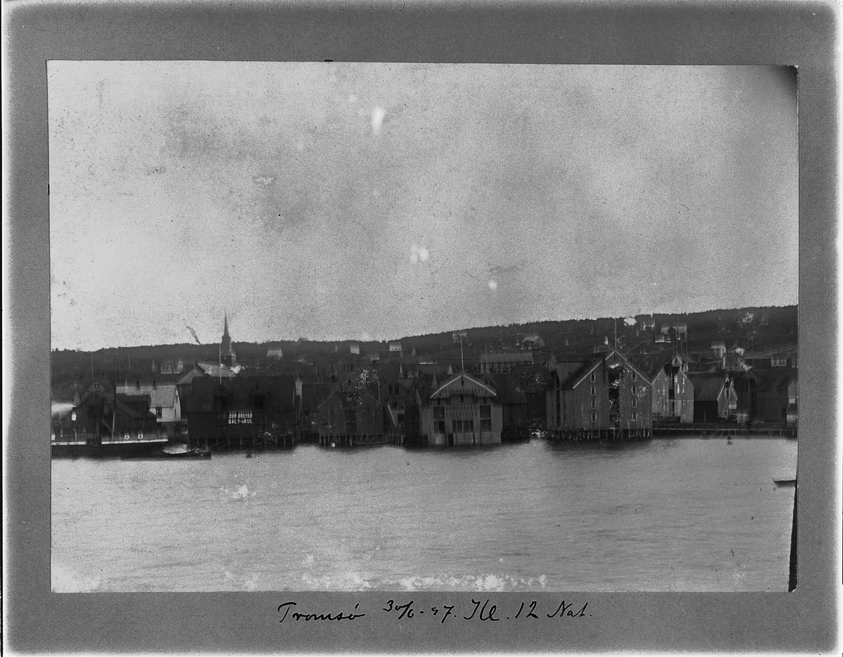 Johan Albert Steen, TROMSØ. SETT FRA SJØEN KL. 24. 00, 30. 06. 1897.