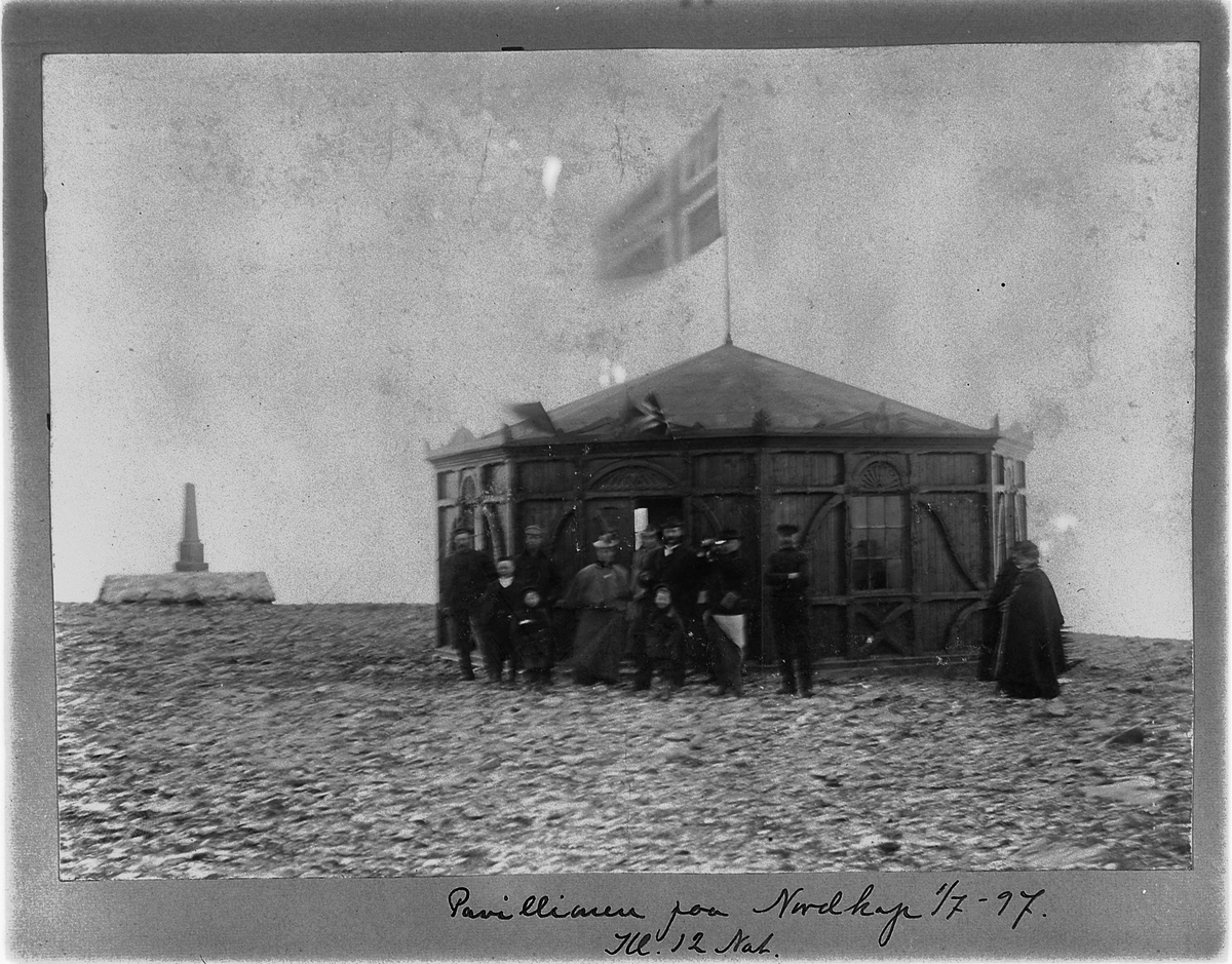 Johan Albert Steen, NORDKAPP. GRUPPE 13 PERSONER KL 24. 00, 01. 07. 1897.