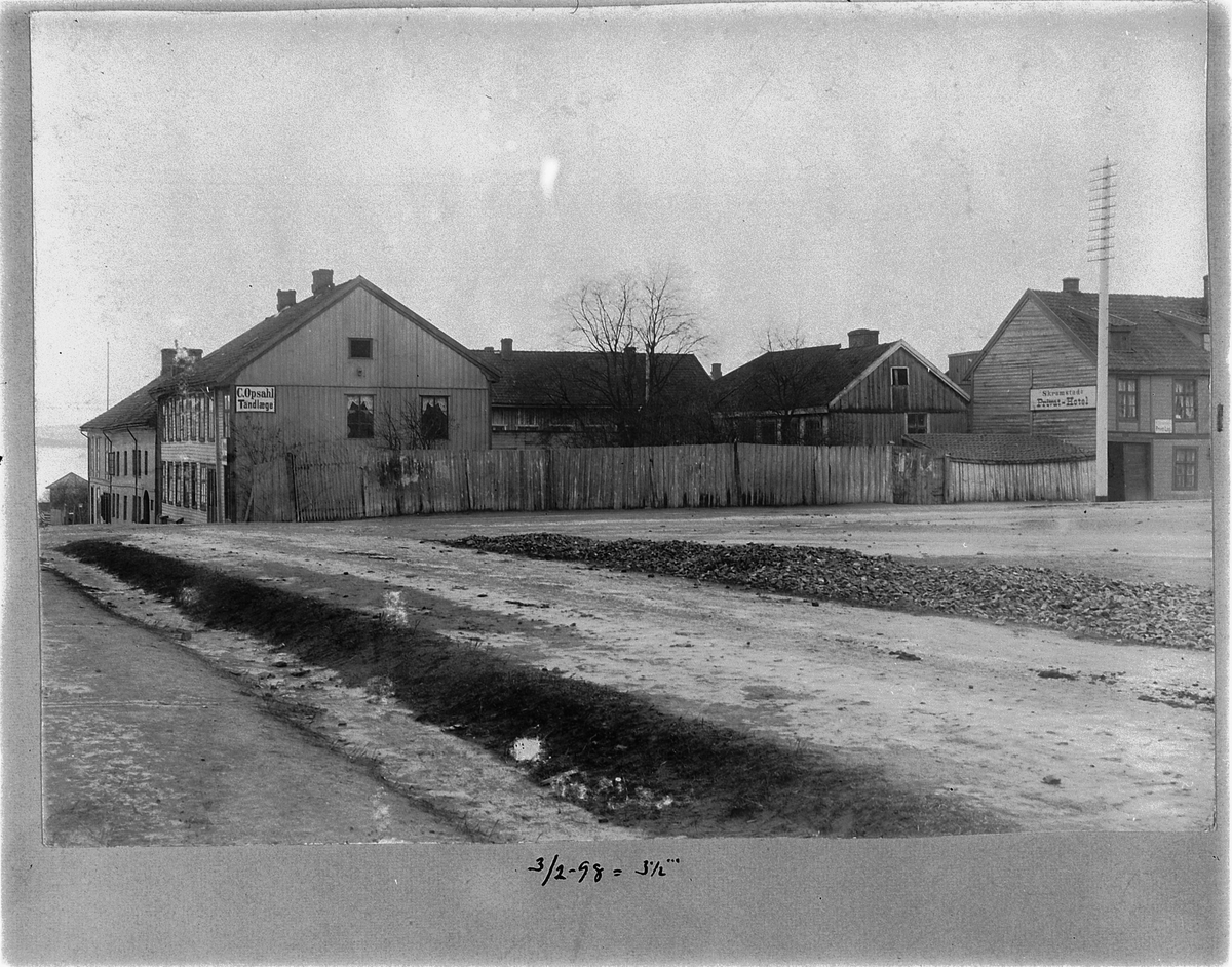 Johan Albert Steen, ØSTRE TORG. VANGSVEGEN. TORGGATA i Hamar. TANNLEGE OPSAHL. SKRAMSTADS PRIVAT HOTELL.