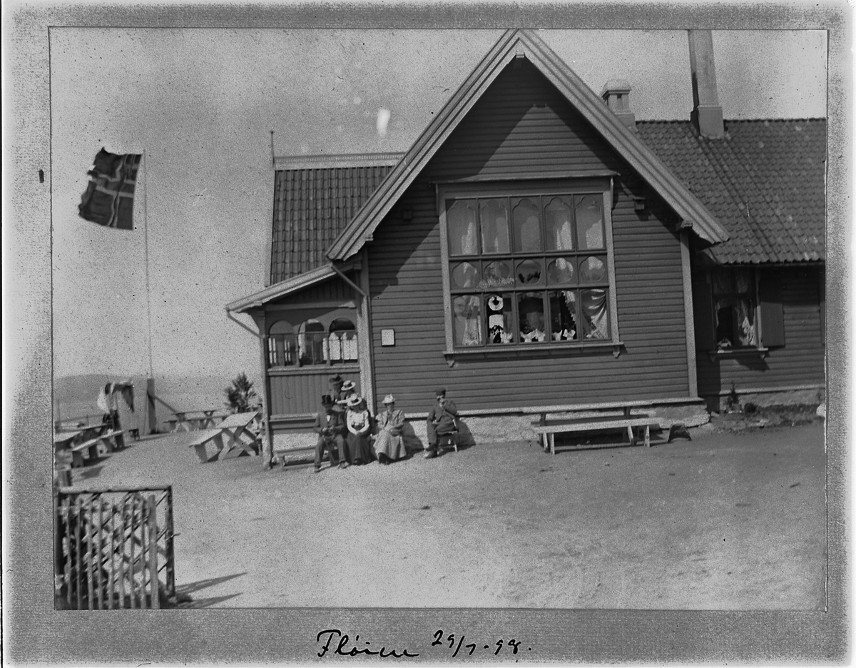 Johan Albert Steen, FLØIEN I BERGEN. KAFE PÅ TOPPEN AV FJELLET.