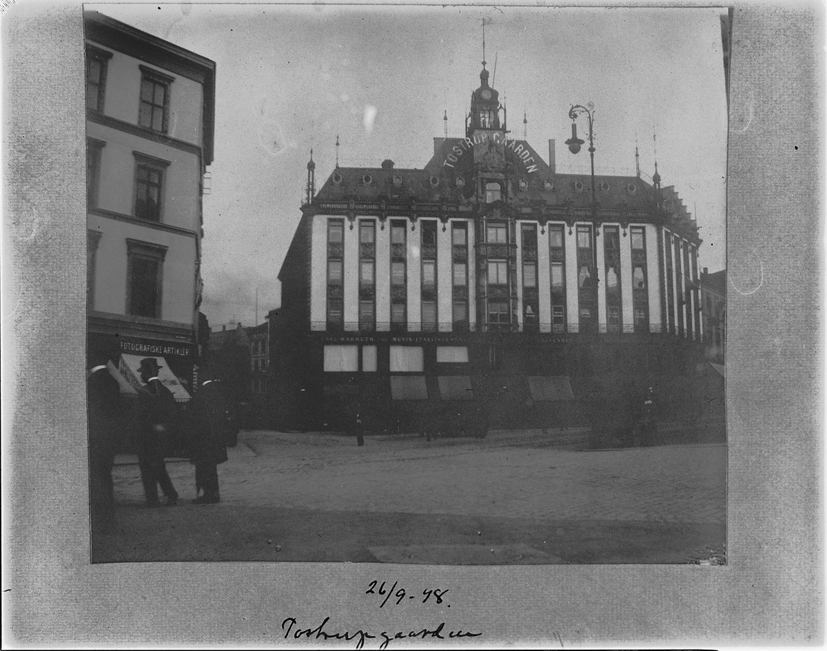 Johan Albert Steen, OSLO. TOSTRUPGÅRDEN PÅ KARL JOHAN.