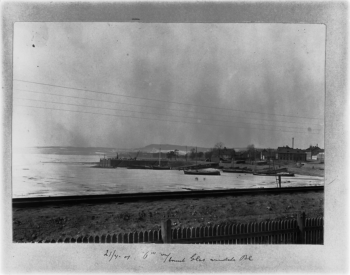 Johan Albert Steen, HØYENSALODDEN, HAMAR BRYGGE, MJØSBÅTER, JAKTER, OVERSIKT VINTER, FRA STRANDGATEHAGEN, 21-4-1901.