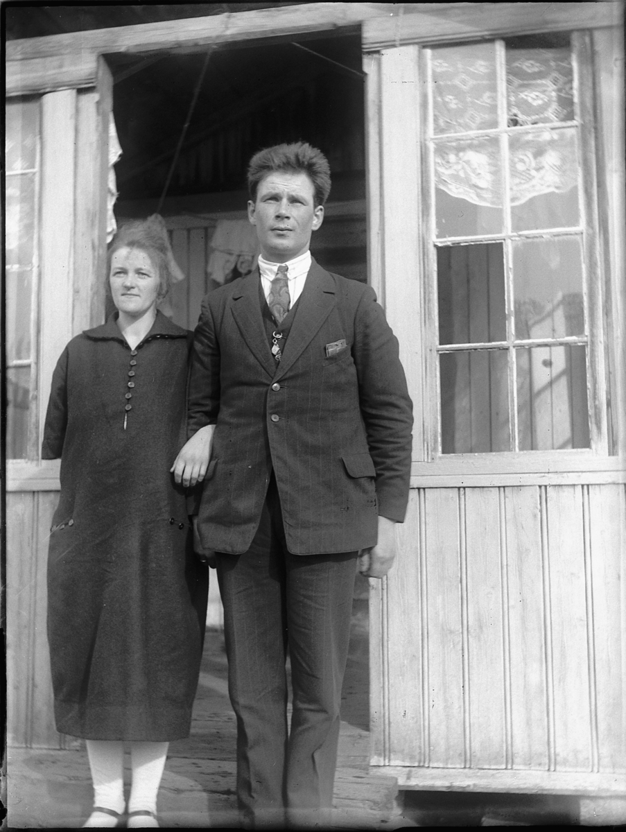 Ole M Martinsen, Ukjent, kvinne og mann.