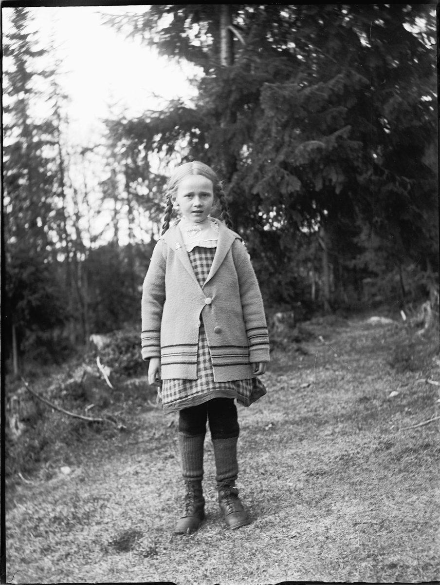 Ole M Martinsen, Ukjent jente i skogen.