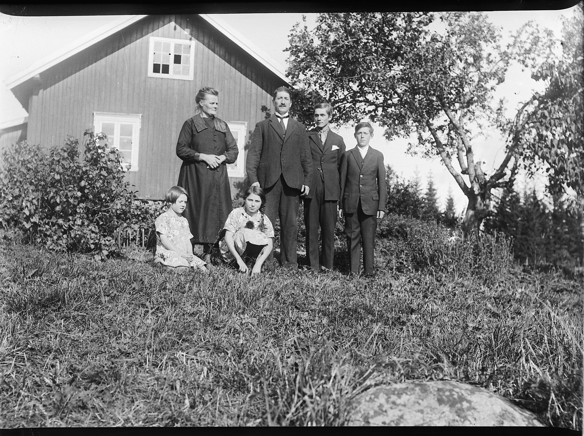 Mikkel Sveinhaug, GRUPPE 6, UKJENT FAMILIEGRUPPE.