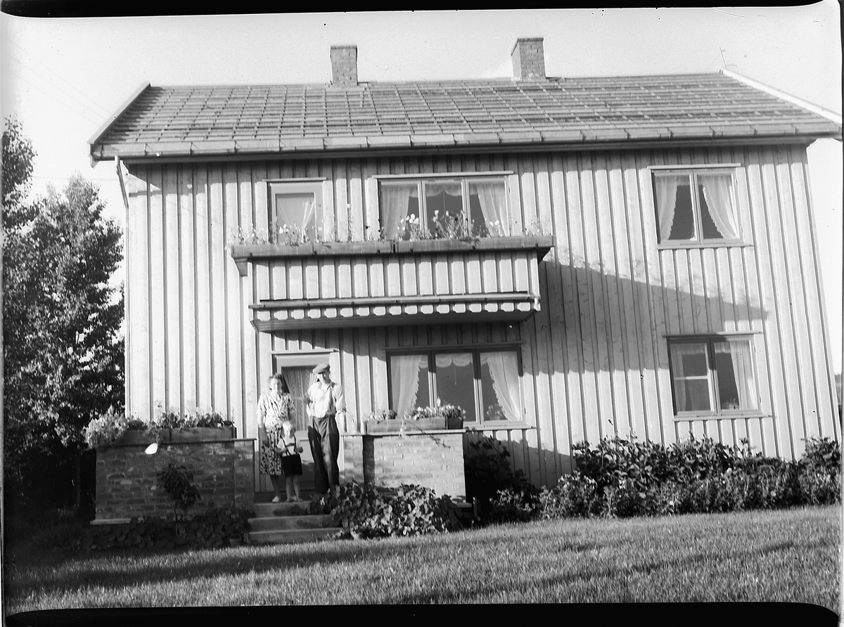 Mikkel Sveinhaug, BOLIGEN TIL WILHELM JOHANSEN.