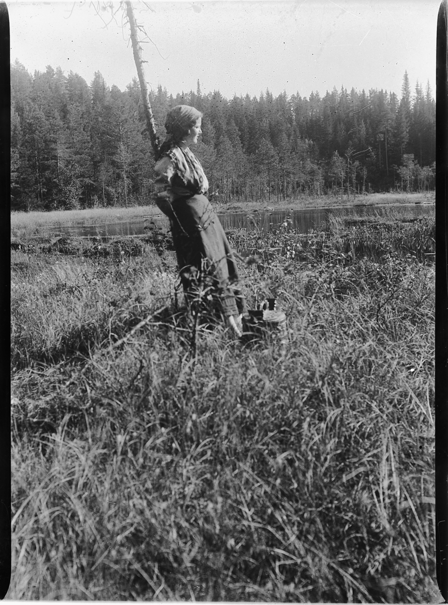 Mikkel Sveinhaug, UKJENT KVINNE.
