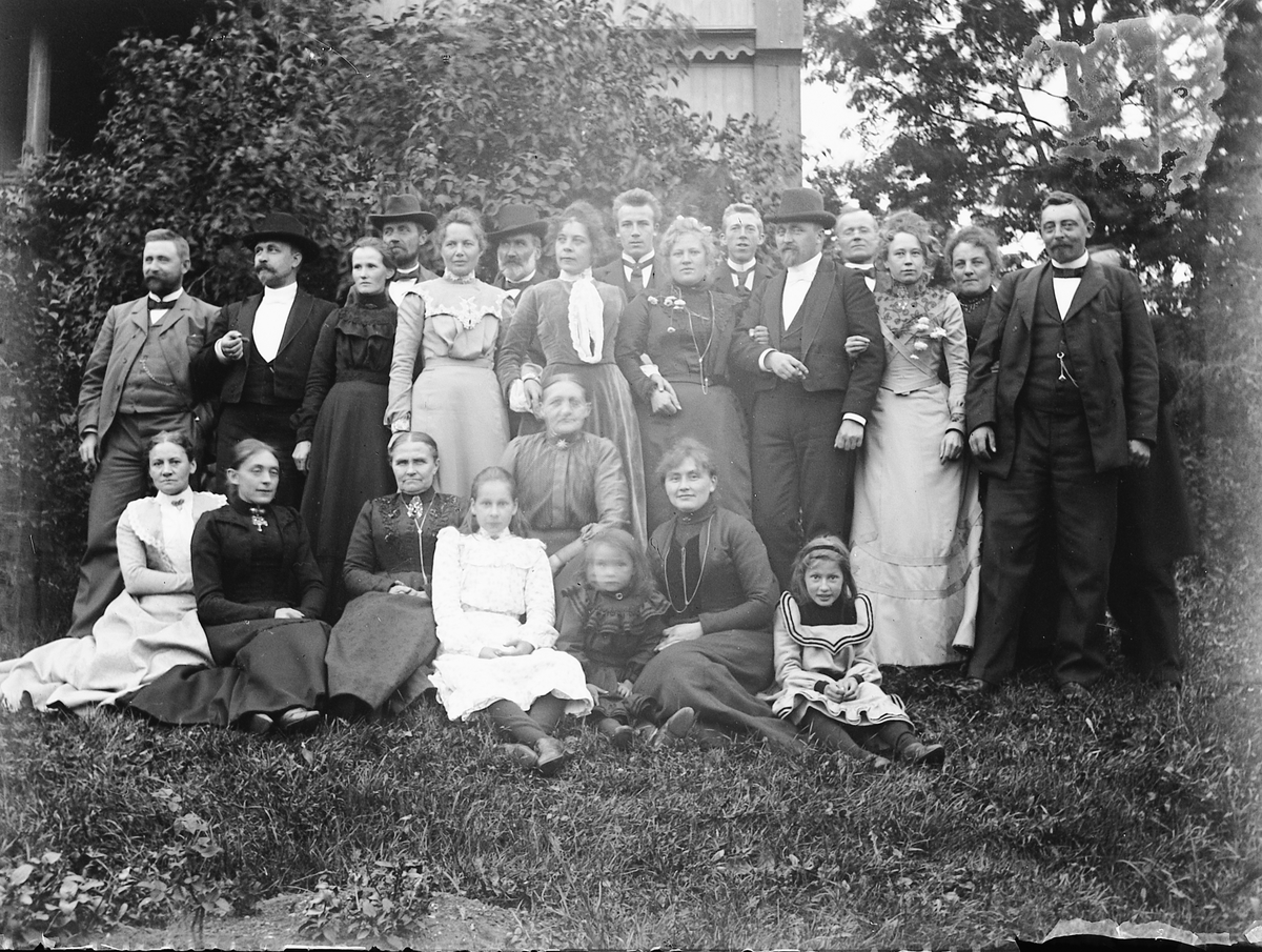 Ole Hansen Løken, FAMILIEGRUPPE, UKJENTE, TOKSTAD GARD i Ringsaker.