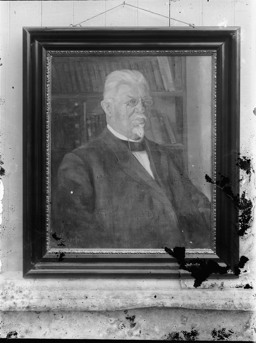 Oscar Løberg, OVERLÆRER PETERSEN.