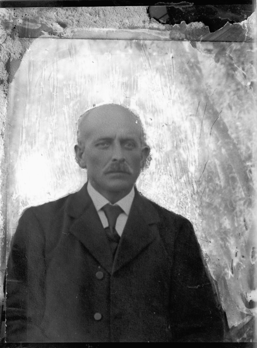 Oscar Løberg, UKJENT PERSON.