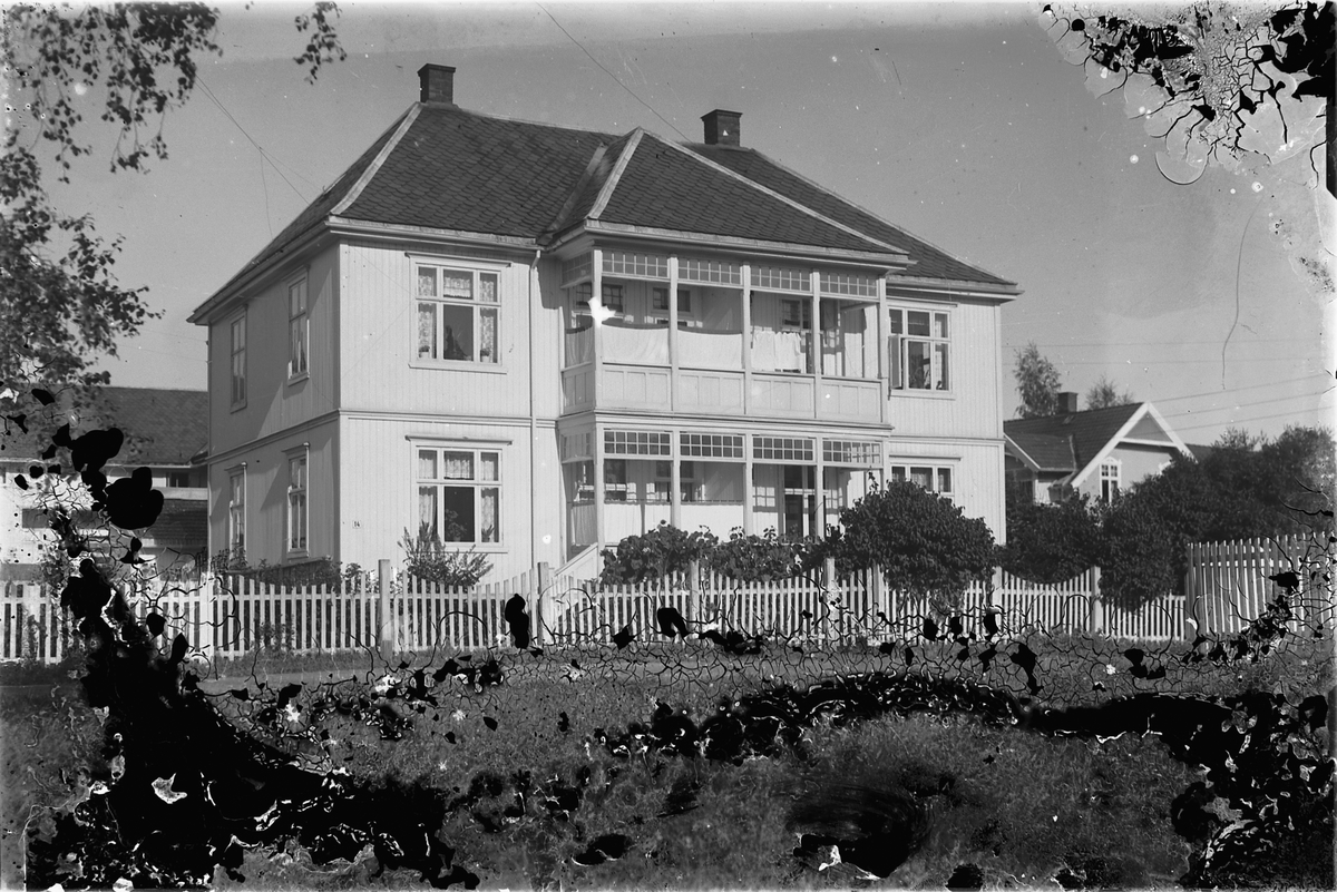 Oscar Løberg, MORTERUDGÅRDEN, JOHAN FASTINGSGT. /HERTZBERGSGT i Hamar.