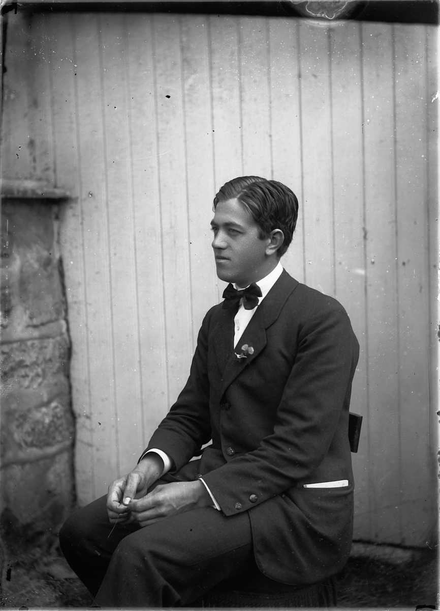 Oscar Løberg, Arild Lenth (f. 20. 11. 1904 d. 28. 03. 1972), norsk høydehopper og tresteghopper fra Hamar. Norgesmester i lengde i 1928 og 1929.
