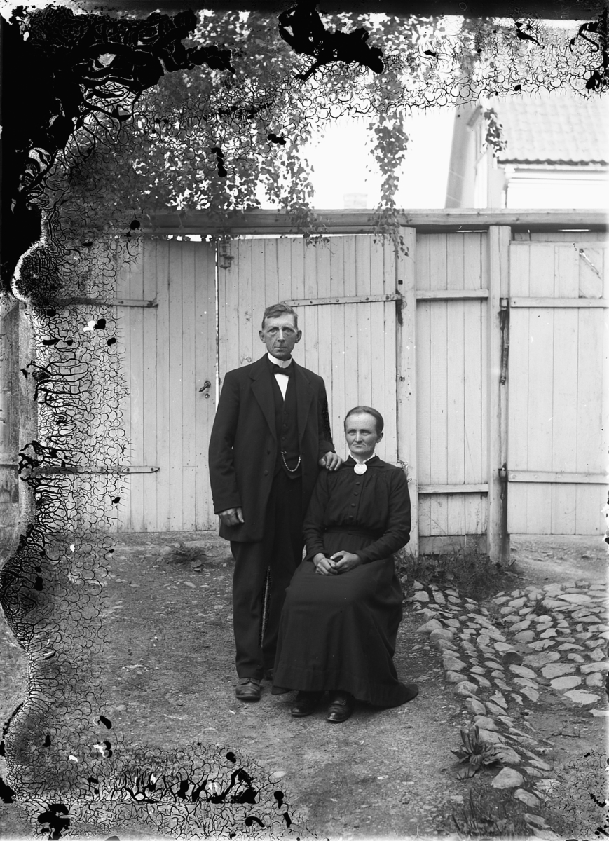 Oscar Løberg, MANN OG KVINNE, UKJENT.