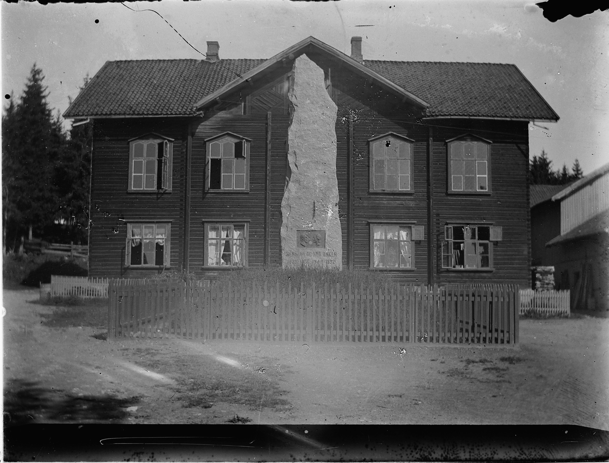 Johs. (Johannes) Johannessen, Sagatun i Hamar.