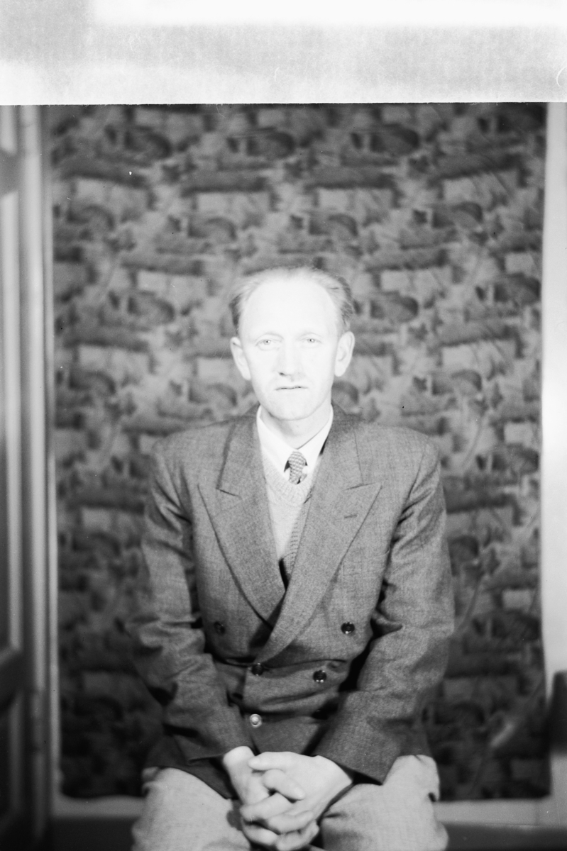 Håkon Prestkværn, Brumunddal arbeidermannskor. Portrett av ukjent mann.