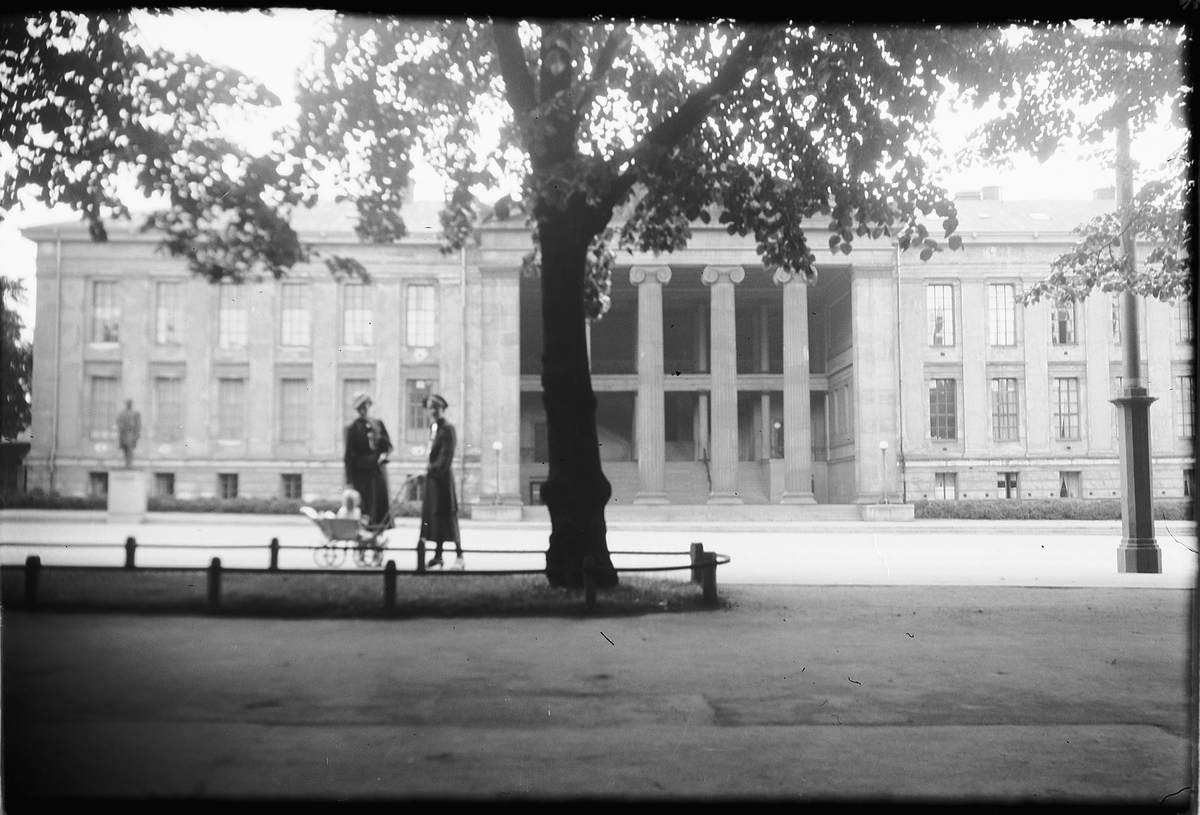 Håkon Prestkværn, UNIVERSITETSPLASSEN, OSLO.