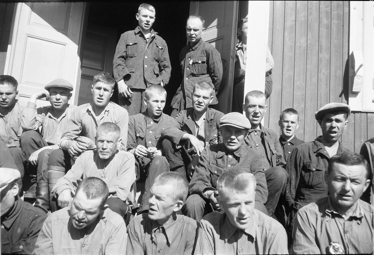 Håkon Prestkværn, RUSSISKE KRIGSFANGER, RINGSAKER UNGDOMSLOKALE, 1944-1945.