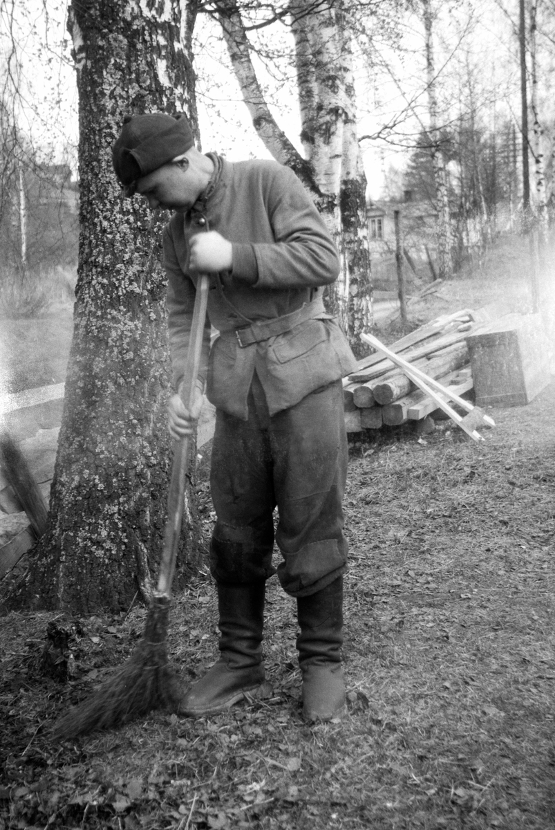 Håkon Prestkværn, RUSSISKE KRIGSFANGER, RINGSAKER UNGDOMSLOKALE, 1944-1945.