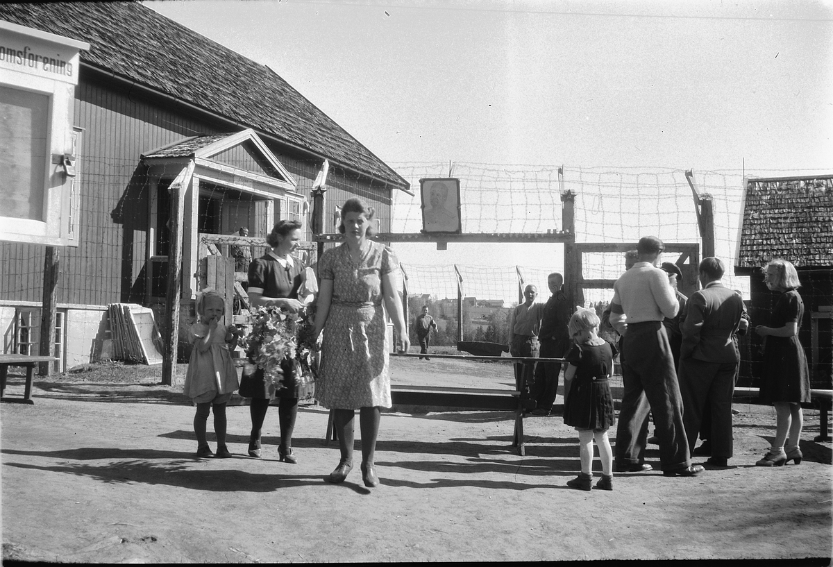 Håkon Prestkværn, RUSSISKE KRIGSFANGER, RINGSAKER UNGDOMSLOKALE, 1944-1945.