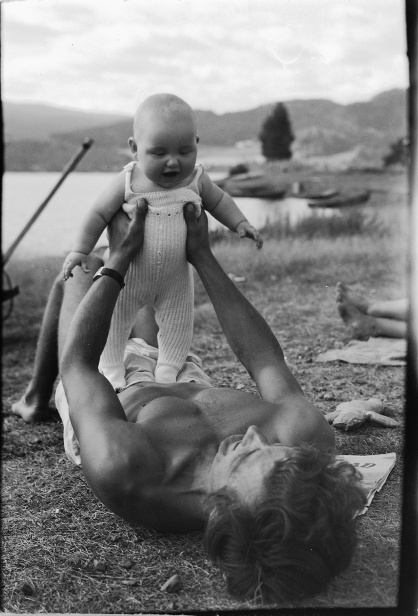 Håkon Prestkværn, En far med baby.