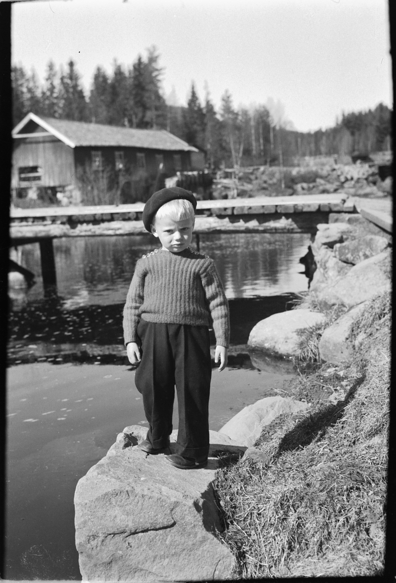 Håkon Prestkværn, FRA NÆROSET MED GODTHÅPSAGA I BAKGR. ? UKJENT GUTT.